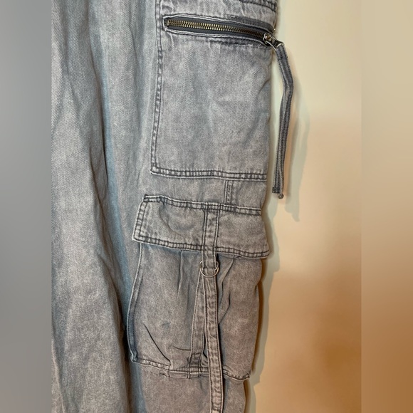 Wild Fable Light Gray Acid Wash Mid Rise Cargo Wide Leg Jeans - Picture 3 of 7